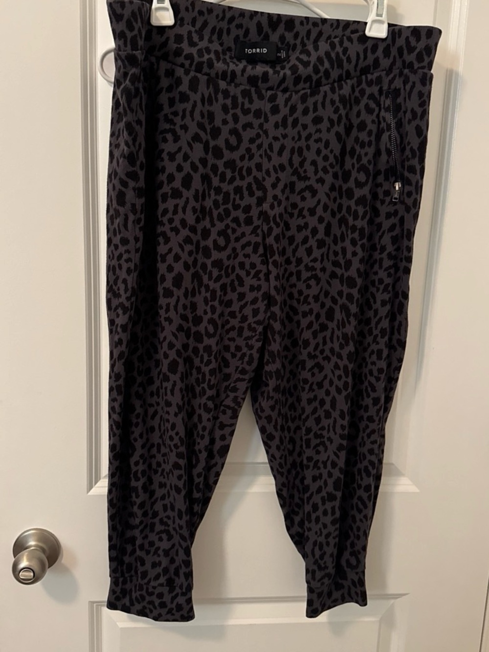 torrid Black and Charcoal Leopard Print Capris